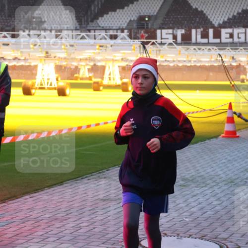 07.12.2025 - St. Pauli X-Mass-Run No. 15 Luisa Fischer http://msf.ph/oto/9376109 07.12.2025 09:56:32 Ziel 6709, 1744, 312, 1483, 1530, 1744, 3398 meine-sportfotos.de