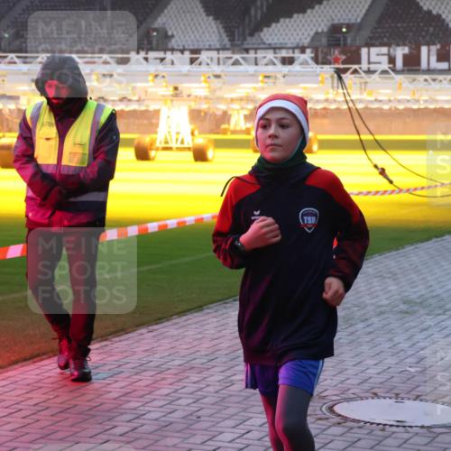07.12.2025 - St. Pauli X-Mass-Run No. 15 Luisa Fischer http://msf.ph/oto/9376111 07.12.2025 09:56:32 Ziel 6709, 312, 1483, 1530, 1744, 3398 meine-sportfotos.de