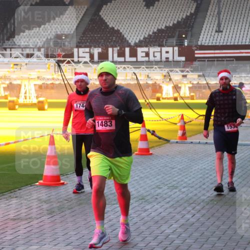07.12.2025 - St. Pauli X-Mass-Run No. 15 Luisa Fischer http://msf.ph/oto/9376122 07.12.2025 09:56:38 Ziel 174, 1483, 1530, 312, 1483, 1530, 3255, 3398 meine-sportfotos.de