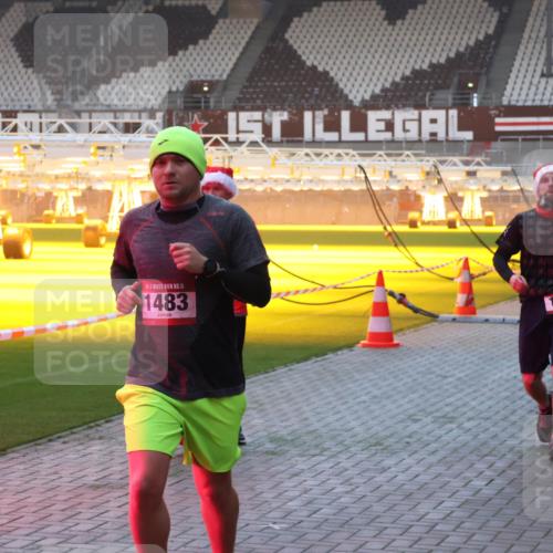07.12.2025 - St. Pauli X-Mass-Run No. 15 Luisa Fischer http://msf.ph/oto/9376127 07.12.2025 09:56:39 Ziel 15, 1483, 1530, 312, 1483, 1530, 3255, 3398 meine-sportfotos.de