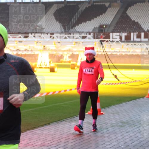 07.12.2025 - St. Pauli X-Mass-Run No. 15 Luisa Fischer http://msf.ph/oto/9376134 07.12.2025 09:56:40 Ziel 15, 1483, 1744, 312, 1483, 1530, 3255, 3398 meine-sportfotos.de