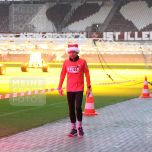 07.12.2025 - St. Pauli X-Mass-Run No. 15 Luisa Fischer http://msf.ph/oto/9376138 07.12.2025 09:56:40 Ziel 1744, 1530, 312, 1483, 1530, 3255, 3398 meine-sportfotos.de
