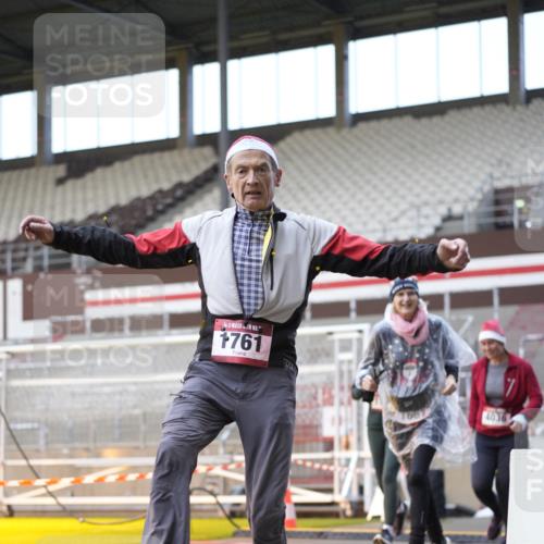 07.12.2025 - St. Pauli X-Mass-Run No. 15 Patografie http://msf.ph/oto/9376142 07.12.2025 10:05:14 Ziel 114, 202, 210, 543, 668, 699, 950, 1121, 1316, 1374, 1481, 1661, 1761, 3186, 3307, 3311, 3386, 4036 meine-sportfotos.de