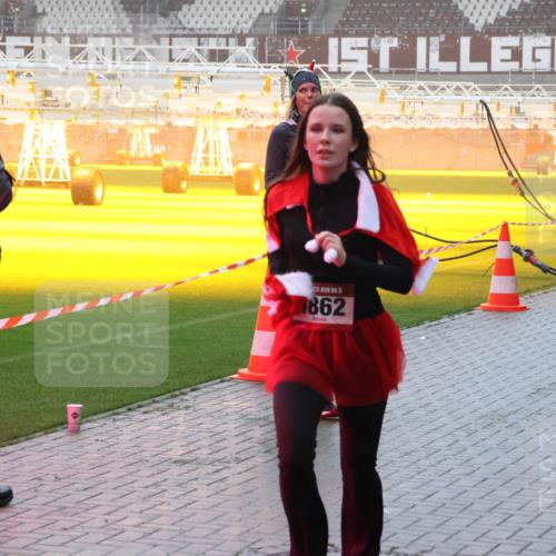 07.12.2025 - St. Pauli X-Mass-Run No. 15 Luisa Fischer http://msf.ph/oto/9376143 07.12.2025 11:07:31 Ziel 1862, 281, 342, 344, 359, 382, 476, 490, 565, 591, 595, 596, 603, 621, 622, 673, 688, 781, 1202, 1206, 1233, 1462, 1469, 1585, 1587, 1634, 1666, 1708, 1751, 1861, 1862, 2403, 4582, 4588, 5008 meine-sportfotos.de