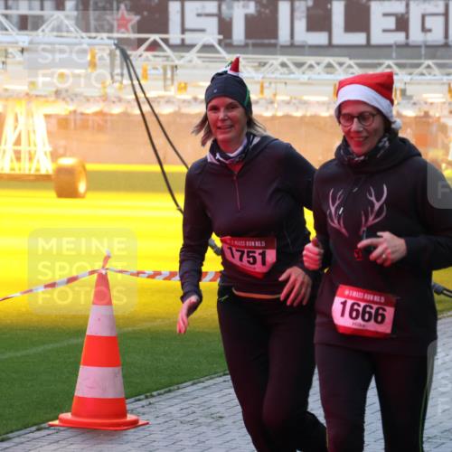 07.12.2025 - St. Pauli X-Mass-Run No. 15 Luisa Fischer http://msf.ph/oto/9376148 07.12.2025 11:07:37 Ziel 15, 1751, 15, 1666, 281, 342, 344, 476, 490, 591, 595, 596, 603, 621, 622, 673, 688, 781, 1202, 1206, 1233, 1462, 1469, 1585, 1587, 1634, 1666, 1708, 1751, 1861, 1862, 2403, 4582, 4588, 5008 meine-sportfotos.de