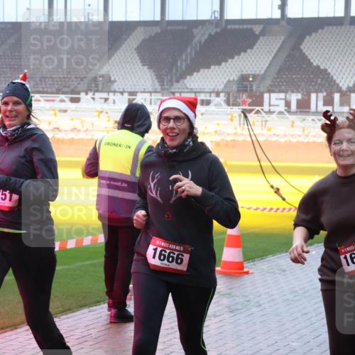 07.12.2025 - St. Pauli X-Mass-Run No. 15 Luisa Fischer http://msf.ph/oto/9376160 07.12.2025 11:07:38 Ziel 1751, 15, 1666, 15, 1634, 1587, 281, 342, 344, 476, 490, 591, 595, 596, 603, 621, 622, 673, 688, 781, 1202, 1206, 1233, 1462, 1469, 1585, 1587, 1634, 1666, 1708, 1751, 1861, 1862, 2403, 5008 meine-sportfotos.de
