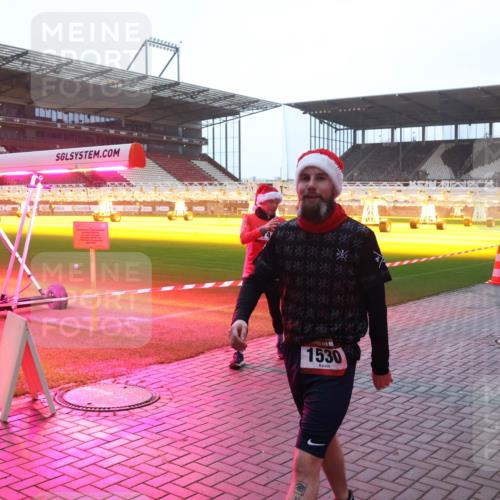 07.12.2025 - St. Pauli X-Mass-Run No. 15 Luisa Fischer http://msf.ph/oto/9376163 07.12.2025 09:56:44 Ziel 1530, 312, 1483, 1530, 3255 meine-sportfotos.de