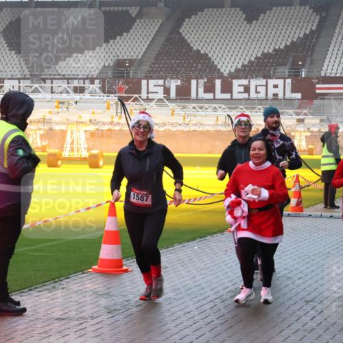 07.12.2025 - St. Pauli X-Mass-Run No. 15 Luisa Fischer http://msf.ph/oto/9376172 07.12.2025 11:07:42 Ziel 1587, 344, 622, 77, 281, 315, 342, 344, 476, 490, 591, 595, 596, 603, 621, 622, 673, 688, 781, 1202, 1206, 1233, 1235, 1462, 1469, 1585, 1587, 1634, 1666, 1751, 1824, 1861, 1862, 1866, 2403, 5008 meine-sportfotos.de