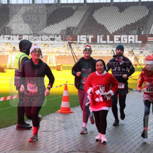 07.12.2025 - St. Pauli X-Mass-Run No. 15 Luisa Fischer http://msf.ph/oto/9376181 07.12.2025 11:07:43 Ziel 1587, 15, 5, 42, 344, 591, 622, 77, 281, 315, 342, 344, 377, 476, 490, 591, 595, 596, 603, 621, 622, 623, 673, 688, 781, 1202, 1206, 1233, 1235, 1462, 1469, 1509, 1585, 1587, 1634, 1666, 1751, 1824, 1861, 1862, 1866, 1910, 2403, 5008 meine-sportfotos.de