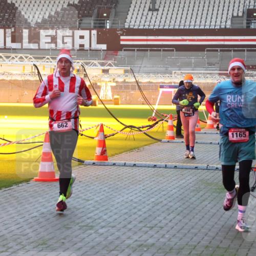 07.12.2025 - St. Pauli X-Mass-Run No. 15 Luisa Fischer http://msf.ph/oto/9376184 07.12.2025 09:56:59 Ziel 662, 198, 1165, 198, 662, 1116, 1165, 1483, 1530, 3255, 4208, 4209 meine-sportfotos.de