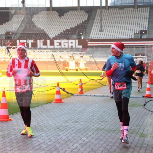 07.12.2025 - St. Pauli X-Mass-Run No. 15 Luisa Fischer http://msf.ph/oto/9376195 07.12.2025 09:57:01 Ziel 662, 1165, 198, 497, 662, 1116, 1165, 1483, 1530, 3255, 4208, 4209 meine-sportfotos.de