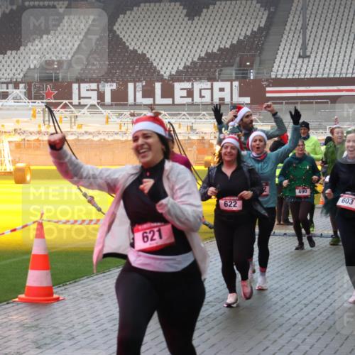 07.12.2025 - St. Pauli X-Mass-Run No. 15 Luisa Fischer http://msf.ph/oto/9376204 07.12.2025 11:07:47 Ziel 621, 622, 490, 603, 596, 77, 281, 315, 332, 342, 344, 377, 476, 490, 591, 596, 603, 621, 622, 623, 673, 688, 781, 1202, 1206, 1233, 1235, 1509, 1585, 1587, 1634, 1666, 1751, 1824, 1861, 1862, 1866, 1910, 2403, 2693, 5008 meine-sportfotos.de