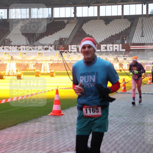 07.12.2025 - St. Pauli X-Mass-Run No. 15 Luisa Fischer http://msf.ph/oto/9376209 07.12.2025 09:57:02 Ziel 151, 198, 1165, 4209, 198, 497, 662, 1116, 1165, 1483, 1530, 2861, 3255, 4208, 4209 meine-sportfotos.de