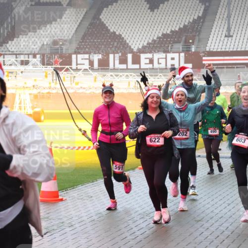 07.12.2025 - St. Pauli X-Mass-Run No. 15 Luisa Fischer http://msf.ph/oto/9376210 07.12.2025 11:07:48 Ziel 621, 591, 622, 202, 490, 603, 596, 77, 281, 315, 332, 342, 344, 377, 476, 490, 591, 596, 603, 621, 622, 623, 673, 688, 781, 1202, 1206, 1233, 1235, 1509, 1585, 1587, 1634, 1666, 1751, 1824, 1861, 1862, 1866, 1910, 2403, 2693, 5008 meine-sportfotos.de