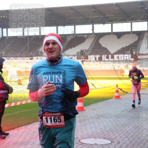07.12.2025 - St. Pauli X-Mass-Run No. 15 Luisa Fischer http://msf.ph/oto/9376214 07.12.2025 09:57:03 Ziel 15, 1165, 198, 497, 662, 1116, 1165, 1483, 1530, 2861, 3255, 4208, 4209 meine-sportfotos.de
