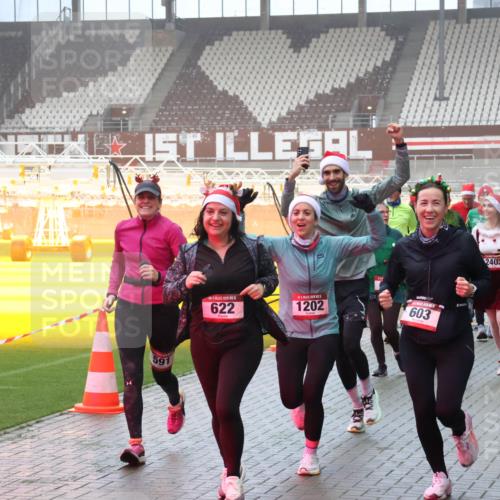 07.12.2025 - St. Pauli X-Mass-Run No. 15 Luisa Fischer http://msf.ph/oto/9376216 07.12.2025 11:07:49 Ziel 591, 5, 622, 1202, 603, 240, 688, 596, 77, 281, 315, 332, 342, 344, 377, 476, 490, 591, 596, 603, 621, 622, 623, 673, 688, 781, 1202, 1206, 1233, 1235, 1509, 1585, 1587, 1634, 1666, 1751, 1824, 1861, 1862, 1866, 1910, 2403, 2693, 5008 meine-sportfotos.de