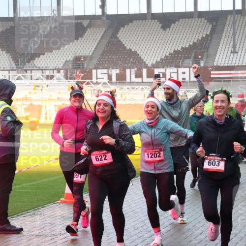 07.12.2025 - St. Pauli X-Mass-Run No. 15 Luisa Fischer http://msf.ph/oto/9376218 07.12.2025 11:07:49 Ziel 59, 5, 622, 1202, 603, 2403, 596, 77, 281, 315, 332, 342, 344, 377, 476, 490, 591, 596, 603, 621, 622, 623, 673, 688, 781, 1202, 1206, 1233, 1235, 1509, 1585, 1587, 1634, 1666, 1751, 1824, 1861, 1862, 1866, 1910, 2403, 2693, 5008 meine-sportfotos.de
