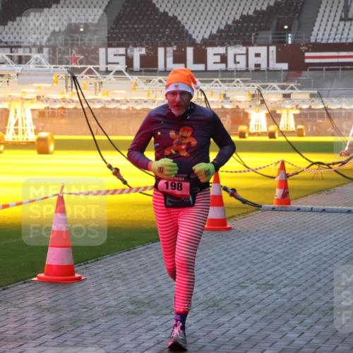 07.12.2025 - St. Pauli X-Mass-Run No. 15 Luisa Fischer http://msf.ph/oto/9376222 07.12.2025 09:57:05 Ziel 5, 198, 1116, 4209, 198, 497, 662, 1116, 1165, 1483, 1530, 2861, 3255, 4208, 4209 meine-sportfotos.de