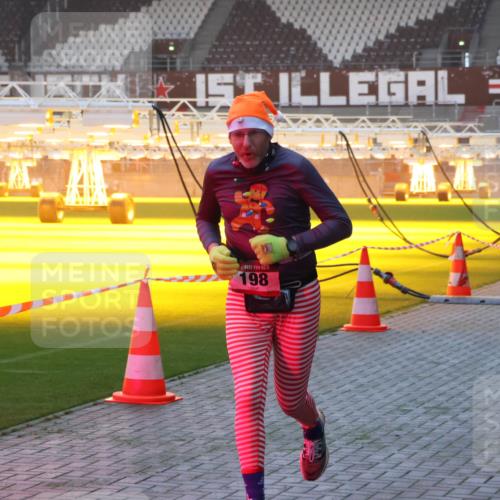 07.12.2025 - St. Pauli X-Mass-Run No. 15 Luisa Fischer http://msf.ph/oto/9376225 07.12.2025 09:57:05 Ziel 198, 198, 497, 662, 1116, 1165, 1483, 1530, 2861, 3255, 4208, 4209 meine-sportfotos.de