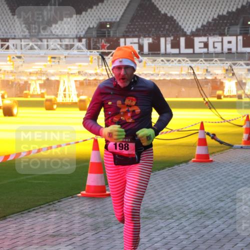 07.12.2025 - St. Pauli X-Mass-Run No. 15 Luisa Fischer http://msf.ph/oto/9376229 07.12.2025 09:57:05 Ziel 1176, 15, 198, 198, 497, 662, 1116, 1165, 1483, 1530, 2861, 3255, 4208, 4209 meine-sportfotos.de