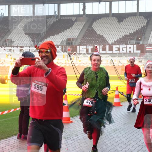 07.12.2025 - St. Pauli X-Mass-Run No. 15 Luisa Fischer http://msf.ph/oto/9376242 07.12.2025 11:07:52 Ziel 596, 476, 5008, 5, 2403, 673, 77, 273, 281, 315, 332, 342, 344, 377, 389, 397, 476, 490, 591, 596, 603, 621, 622, 623, 673, 688, 781, 1202, 1206, 1233, 1235, 1509, 1585, 1587, 1634, 1666, 1751, 1824, 1861, 1862, 1866, 1910, 2403, 2693, 5008 meine-sportfotos.de