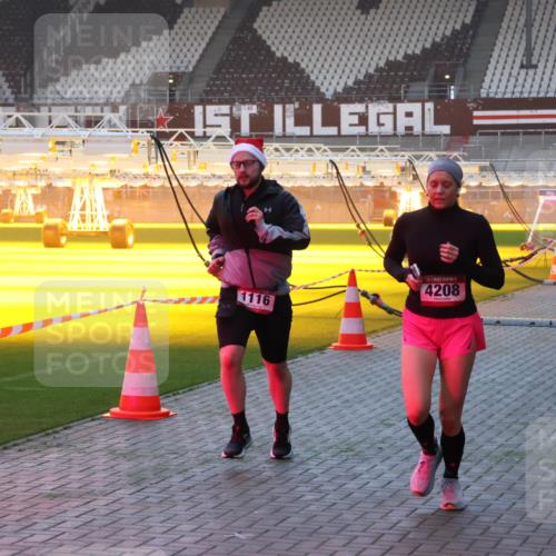 07.12.2025 - St. Pauli X-Mass-Run No. 15 Luisa Fischer http://msf.ph/oto/9376259 07.12.2025 09:57:10 Ziel 1116, 4208, 198, 497, 662, 1116, 1165, 2861, 3255, 4208, 4209 meine-sportfotos.de