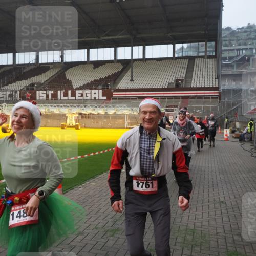 07.12.2025 - St. Pauli X-Mass-Run No. 15 Fabian Wolf http://msf.ph/oto/9376268 07.12.2025 10:05:22 Ziel 114, 543, 668, 950, 1121, 1316, 1374, 1481, 1661, 1761, 3186, 3386, 4036, 4556, 4558 meine-sportfotos.de