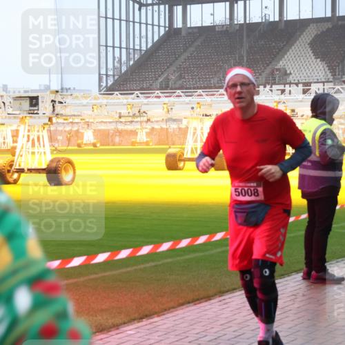 07.12.2025 - St. Pauli X-Mass-Run No. 15 Luisa Fischer http://msf.ph/oto/9376280 07.12.2025 11:07:57 Ziel 5008, 77, 271, 273, 281, 315, 332, 342, 344, 377, 389, 397, 476, 490, 591, 596, 603, 621, 622, 623, 673, 688, 781, 1202, 1206, 1233, 1235, 1378, 1382, 1383, 1439, 1441, 1509, 1585, 1587, 1812, 1824, 1861, 1862, 1866, 1910, 2403, 2693, 5008 meine-sportfotos.de