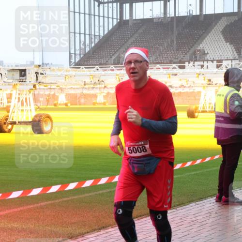 07.12.2025 - St. Pauli X-Mass-Run No. 15 Luisa Fischer http://msf.ph/oto/9376282 07.12.2025 11:07:57 Ziel 5008, 77, 271, 273, 281, 315, 332, 342, 344, 377, 389, 397, 476, 490, 591, 596, 603, 621, 622, 623, 673, 688, 781, 1202, 1206, 1233, 1235, 1378, 1382, 1383, 1439, 1441, 1509, 1585, 1587, 1812, 1824, 1861, 1862, 1866, 1910, 2403, 2693, 5008 meine-sportfotos.de