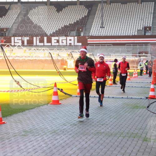 07.12.2025 - St. Pauli X-Mass-Run No. 15 Luisa Fischer http://msf.ph/oto/9376285 07.12.2025 09:57:26 Ziel 2861, 3320, 497, 198, 497, 662, 1116, 1165, 2861, 3255, 3320, 4032, 4208, 4209 meine-sportfotos.de