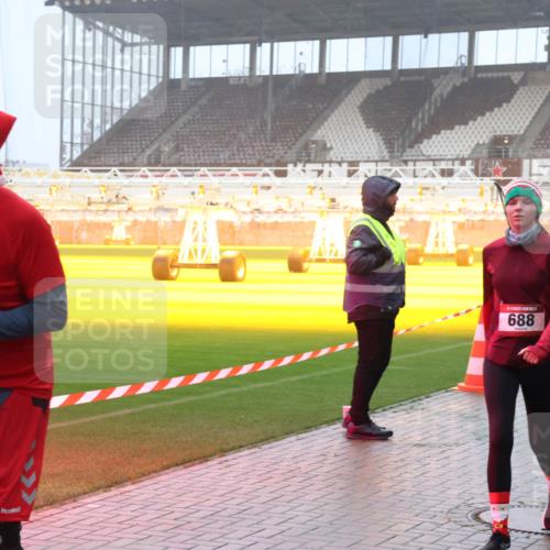 07.12.2025 - St. Pauli X-Mass-Run No. 15 Luisa Fischer http://msf.ph/oto/9376287 07.12.2025 11:07:58 Ziel 5008, 688, 77, 271, 273, 281, 286, 293, 315, 332, 342, 344, 377, 389, 397, 476, 490, 591, 596, 603, 621, 622, 623, 673, 688, 781, 1202, 1206, 1233, 1235, 1378, 1381, 1382, 1383, 1439, 1441, 1460, 1509, 1585, 1587, 1812, 1824, 1861, 1862, 1866, 1910, 2403, 2693, 5008 meine-sportfotos.de