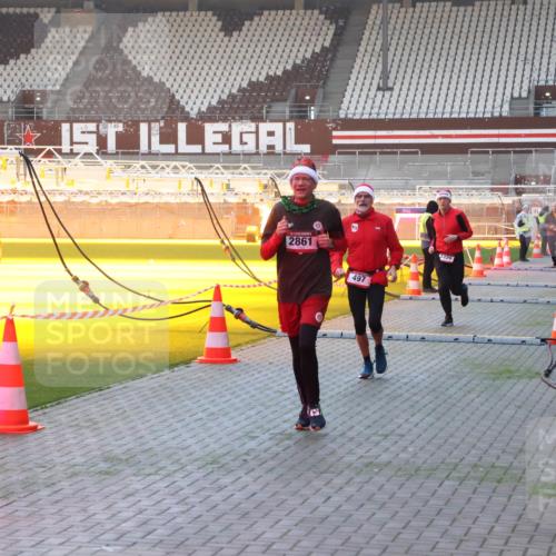 07.12.2025 - St. Pauli X-Mass-Run No. 15 Luisa Fischer http://msf.ph/oto/9376288 07.12.2025 09:57:26 Ziel 2861, 497, 3320, 198, 497, 662, 1116, 1165, 2861, 3255, 3320, 4032, 4208, 4209 meine-sportfotos.de