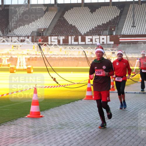07.12.2025 - St. Pauli X-Mass-Run No. 15 Luisa Fischer http://msf.ph/oto/9376295 07.12.2025 09:57:27 Ziel 286, 497, 0, 3320, 198, 497, 662, 1116, 1165, 2861, 3320, 4032, 4208, 4209 meine-sportfotos.de
