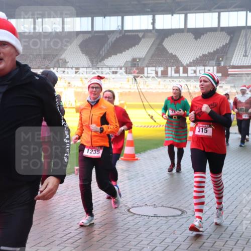 07.12.2025 - St. Pauli X-Mass-Run No. 15 Luisa Fischer http://msf.ph/oto/9376307 07.12.2025 11:08:06 Ziel 1235, 315, 1910, 77, 271, 273, 281, 286, 293, 315, 332, 342, 344, 377, 389, 397, 476, 490, 591, 596, 603, 621, 622, 623, 653, 673, 688, 772, 774, 781, 1107, 1123, 1129, 1202, 1206, 1233, 1235, 1342, 1378, 1381, 1382, 1383, 1439, 1441, 1460, 1509, 1520, 1525, 1585, 1587, 1812, 1824, 1866, 1910, 2403, 2693, 5008 meine-sportfotos.de