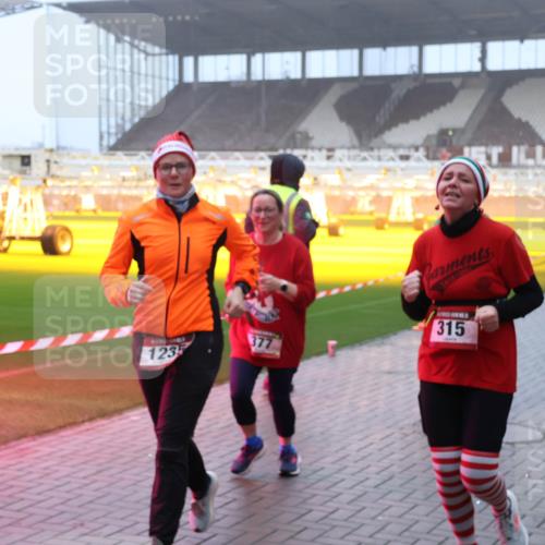 07.12.2025 - St. Pauli X-Mass-Run No. 15 Luisa Fischer http://msf.ph/oto/9376314 07.12.2025 11:08:07 Ziel 123, 377, 315, 77, 271, 273, 286, 293, 315, 332, 342, 344, 377, 389, 397, 476, 490, 591, 596, 603, 621, 622, 623, 653, 673, 772, 774, 781, 1107, 1123, 1129, 1202, 1206, 1230, 1233, 1235, 1342, 1355, 1378, 1381, 1382, 1383, 1439, 1441, 1460, 1509, 1520, 1525, 1585, 1587, 1812, 1824, 1866, 1910, 2403, 2693, 4815, 5008 meine-sportfotos.de