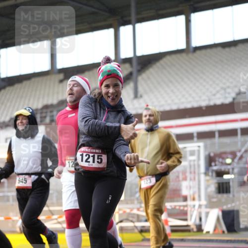 07.12.2025 - St. Pauli X-Mass-Run No. 15 Patografie http://msf.ph/oto/9376319 07.12.2025 10:05:33 Ziel 123, 363, 385, 512, 668, 945, 950, 1215, 1222, 1316, 1374, 3231, 4552, 4555, 4556, 4558, 4559, 4560 meine-sportfotos.de