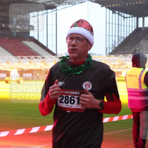 07.12.2025 - St. Pauli X-Mass-Run No. 15 Luisa Fischer http://msf.ph/oto/9376321 07.12.2025 09:57:30 Ziel 15, 2861, 198, 497, 662, 1116, 1165, 2861, 3320, 4032, 4208, 4209 meine-sportfotos.de