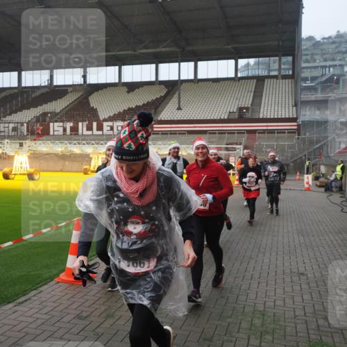 07.12.2025 - St. Pauli X-Mass-Run No. 15 Fabian Wolf http://msf.ph/oto/9376323 07.12.2025 10:05:24 Ziel 114, 543, 668, 950, 1121, 1316, 1374, 1481, 1661, 1761, 3186, 3386, 4036, 4556, 4558 meine-sportfotos.de