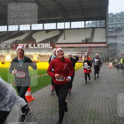07.12.2025 - St. Pauli X-Mass-Run No. 15 Fabian Wolf http://msf.ph/oto/9376330 07.12.2025 10:05:24 Ziel 114, 543, 668, 950, 1121, 1316, 1374, 1481, 1661, 1761, 3186, 3386, 4036, 4556, 4558 meine-sportfotos.de
