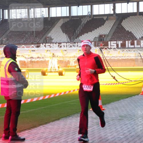 07.12.2025 - St. Pauli X-Mass-Run No. 15 Luisa Fischer http://msf.ph/oto/9376332 07.12.2025 09:57:32 Ziel 3320, 198, 497, 662, 1116, 1165, 2861, 3320, 4032, 4208, 4209 meine-sportfotos.de
