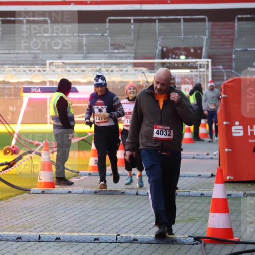 07.12.2025 - St. Pauli X-Mass-Run No. 15 Luisa Fischer http://msf.ph/oto/9376351 07.12.2025 09:57:41 Ziel 13, 12, 4032, 497, 632, 1116, 1292, 1293, 1377, 1395, 2678, 2861, 3320, 4032, 4208 meine-sportfotos.de