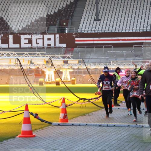 07.12.2025 - St. Pauli X-Mass-Run No. 15 Luisa Fischer http://msf.ph/oto/9376363 07.12.2025 09:57:44 Ziel 1377, 1395, 4032, 497, 632, 1116, 1292, 1293, 1377, 1395, 2678, 2861, 3320, 4032 meine-sportfotos.de