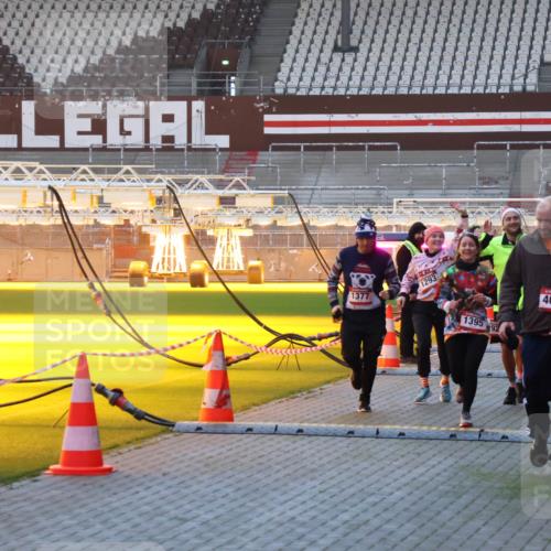 07.12.2025 - St. Pauli X-Mass-Run No. 15 Luisa Fischer http://msf.ph/oto/9376366 07.12.2025 09:57:44 Ziel 1377, 1293, 1395, 92, 4032, 497, 632, 1116, 1292, 1293, 1377, 1395, 2678, 2861, 3320, 4032 meine-sportfotos.de