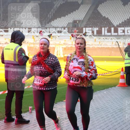 07.12.2025 - St. Pauli X-Mass-Run No. 15 Luisa Fischer http://msf.ph/oto/9376367 07.12.2025 11:08:19 Ziel 15, 144, 15, 1439, 38, 77, 271, 273, 286, 293, 315, 332, 377, 389, 397, 623, 629, 635, 653, 772, 774, 1107, 1123, 1129, 1226, 1230, 1235, 1249, 1342, 1355, 1378, 1381, 1382, 1383, 1439, 1441, 1460, 1509, 1520, 1525, 1559, 1596, 1809, 1810, 1812, 1824, 1866, 1910, 2693, 4798, 4815 meine-sportfotos.de