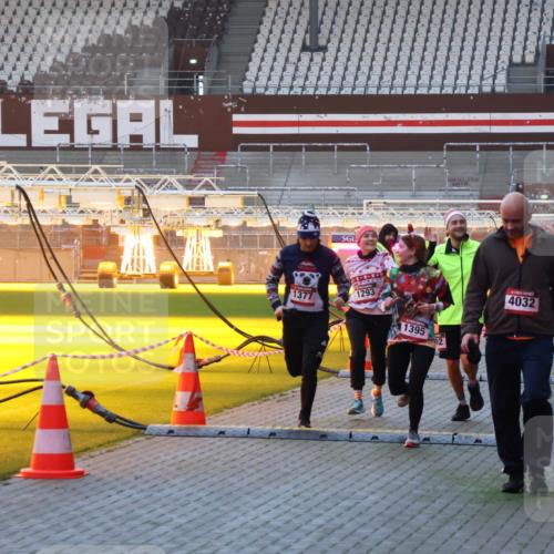 07.12.2025 - St. Pauli X-Mass-Run No. 15 Luisa Fischer http://msf.ph/oto/9376373 07.12.2025 09:57:45 Ziel 1377, 1293, 1395, 4032, 497, 632, 1292, 1293, 1377, 1395, 2678, 2861, 3320, 4032 meine-sportfotos.de