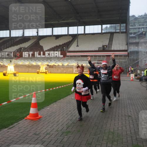 07.12.2025 - St. Pauli X-Mass-Run No. 15 Fabian Wolf http://msf.ph/oto/9376374 07.12.2025 10:05:25 Ziel 114, 543, 668, 950, 1121, 1316, 1374, 1481, 1661, 1761, 3186, 3386, 4036, 4556, 4558 meine-sportfotos.de