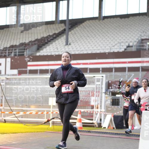 07.12.2025 - St. Pauli X-Mass-Run No. 15 Patografie http://msf.ph/oto/9376378 07.12.2025 10:05:39 Ziel 2, 3, 54, 123, 363, 385, 512, 945, 1215, 1222, 1789, 1791, 3231, 4194, 4195, 4552, 4555, 4559, 4560 meine-sportfotos.de