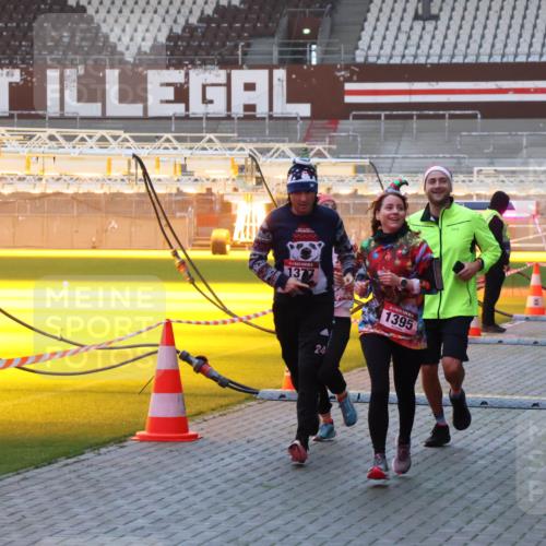 07.12.2025 - St. Pauli X-Mass-Run No. 15 Luisa Fischer http://msf.ph/oto/9376390 07.12.2025 09:57:47 Ziel 303, 137, 24, 1395, 032, 497, 632, 1292, 1293, 1377, 1395, 2678, 2861, 3320, 4032 meine-sportfotos.de