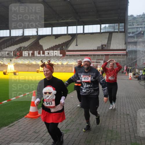 07.12.2025 - St. Pauli X-Mass-Run No. 15 Fabian Wolf http://msf.ph/oto/9376400 07.12.2025 10:05:26 Ziel 114, 543, 668, 950, 1121, 1316, 1374, 1481, 1661, 1761, 3186, 3386, 4036, 4556, 4558 meine-sportfotos.de