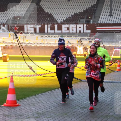 07.12.2025 - St. Pauli X-Mass-Run No. 15 Luisa Fischer http://msf.ph/oto/9376401 07.12.2025 09:57:48 Ziel 383, 1395, 497, 632, 1292, 1293, 1377, 1395, 2678, 2861, 3320, 4032 meine-sportfotos.de